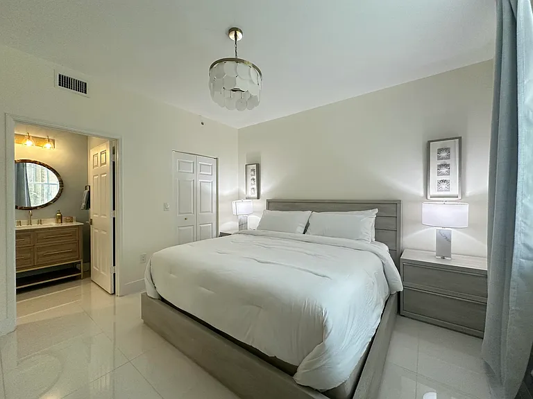 630 Sapodilla Ave #110 — Photo 16