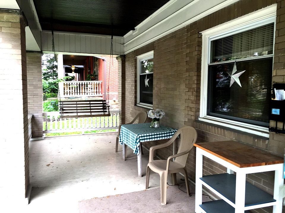 Shared front porch