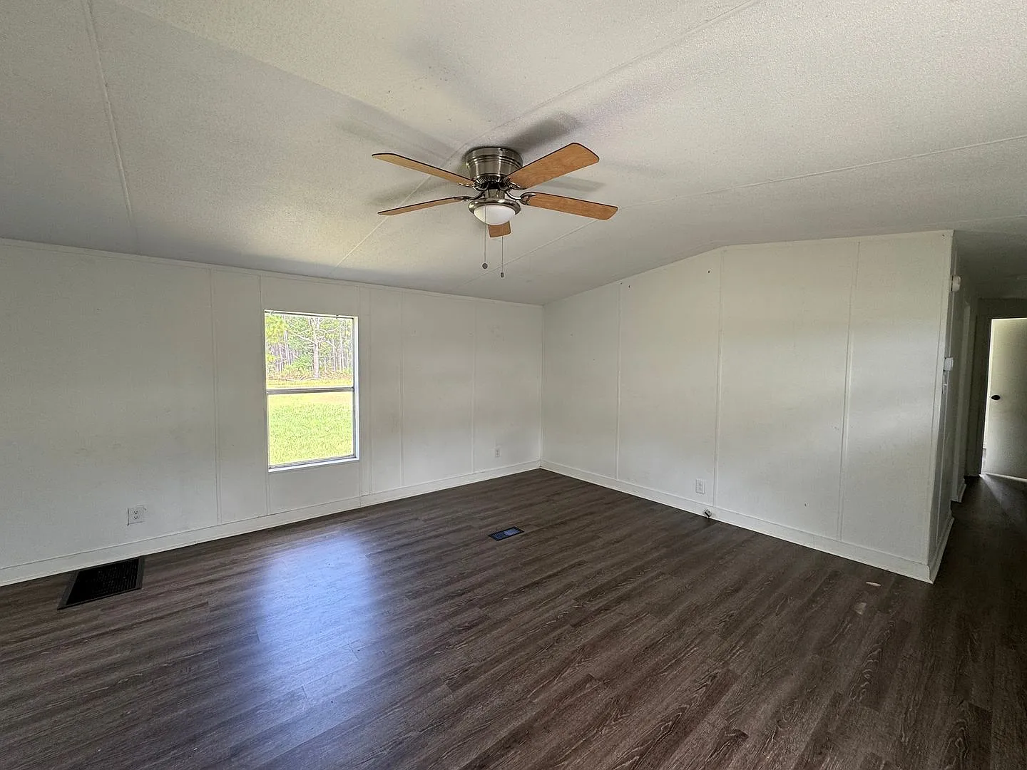 3 bedroom 2 bath Mobile Home on 1 acre in Suwannee County — Photo 2