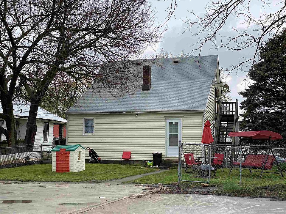 2nd image of 1735 Everett St