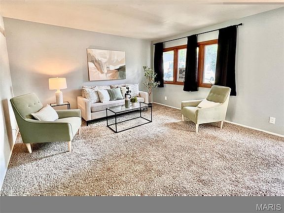 3rd image of 1072 Lafayette Ct