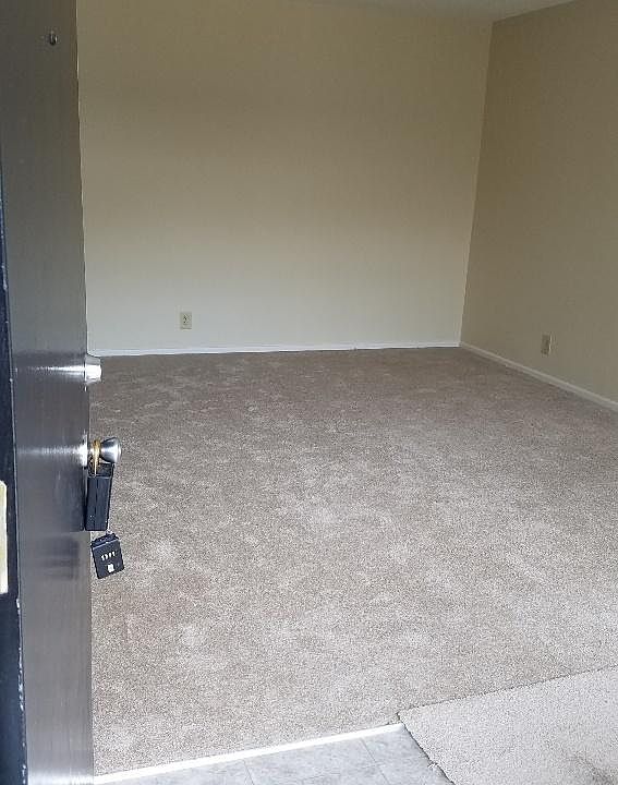 1st image of 585 E Washington Blvd APT 34