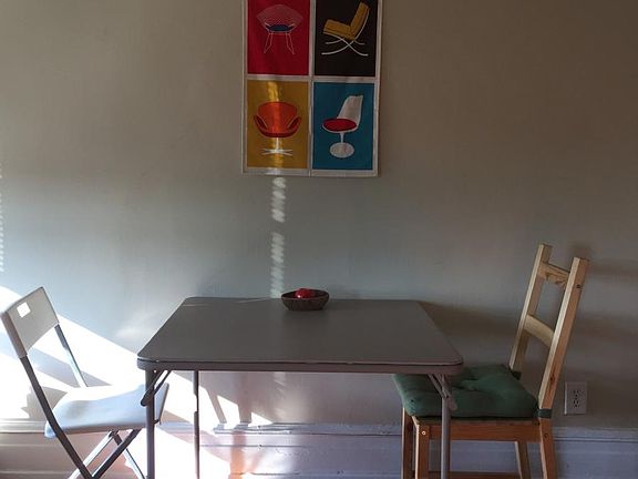 Light filled dinning area