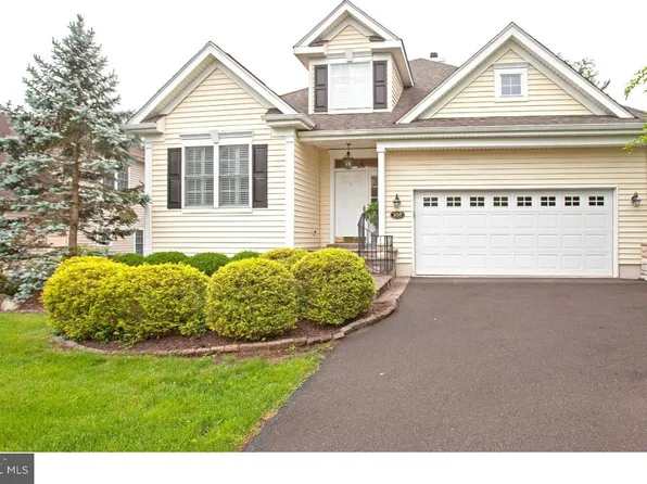 105 Silver Tail Ln, New Hope, PA 18938