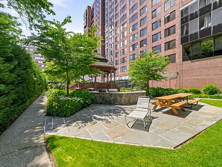 4 Martine Ave #707 — Photo 46