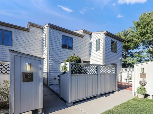 86 Windward Ln, Bristol, RI 02809