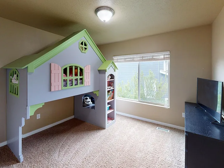 531 S Willow Xing — Photo 22