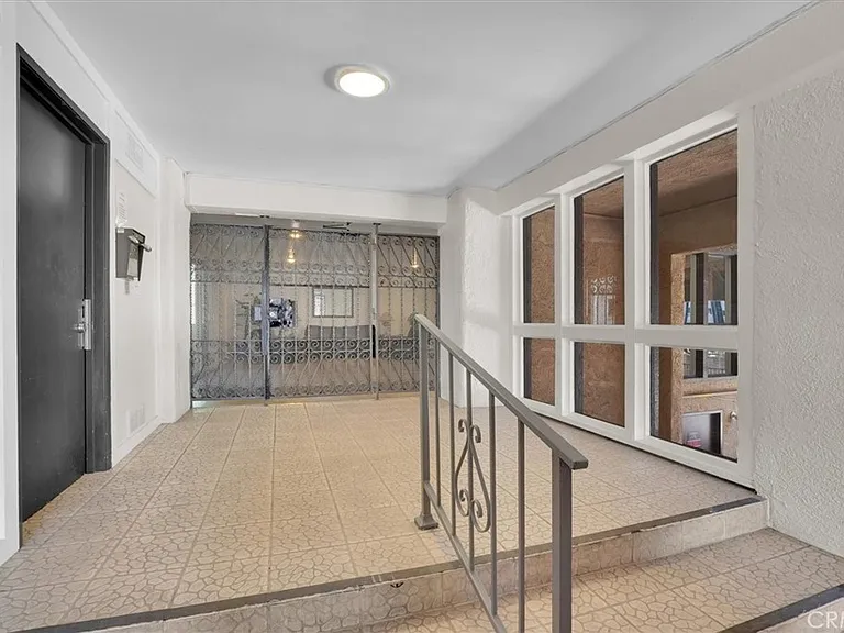 5412 Lindley Ave #110 — Photo 38