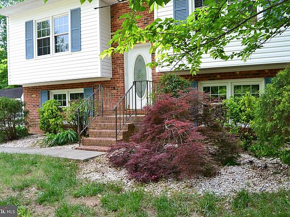 3rd image of 10572 Meadowlark Ln
