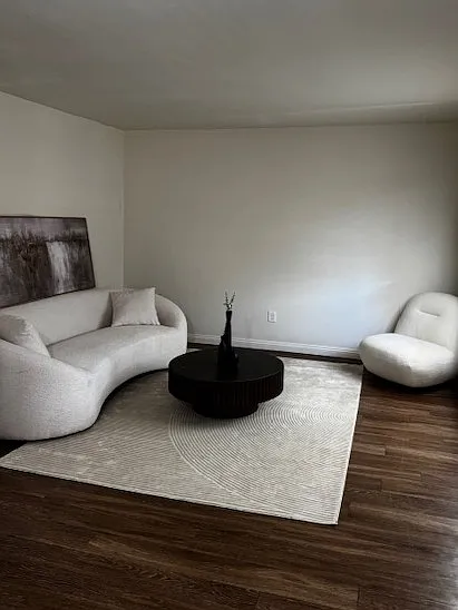 3 bed, 982 sqft, $1,000 — Photo 2