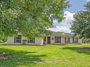 824 Betty St, El Campo, TX 77437