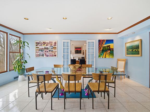 5th image of 200 Braeburn Rd