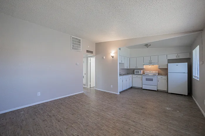 2139 W Devonshire Ave #4 — Photo 5