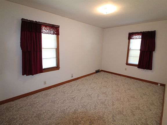 5th image of 1410 E Grand Ave