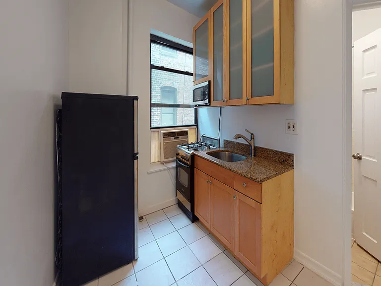 236 E 13th St #24021 — Photo 1