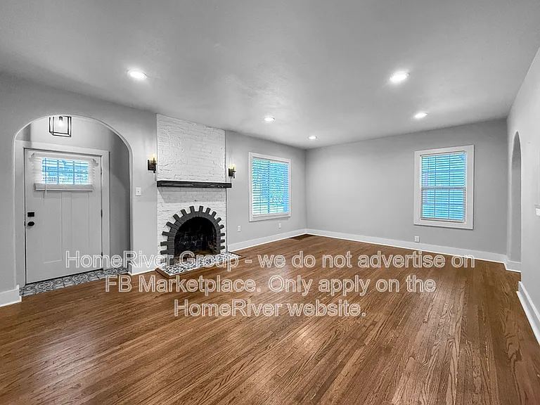115 S Knoxville Ave — Photo 3