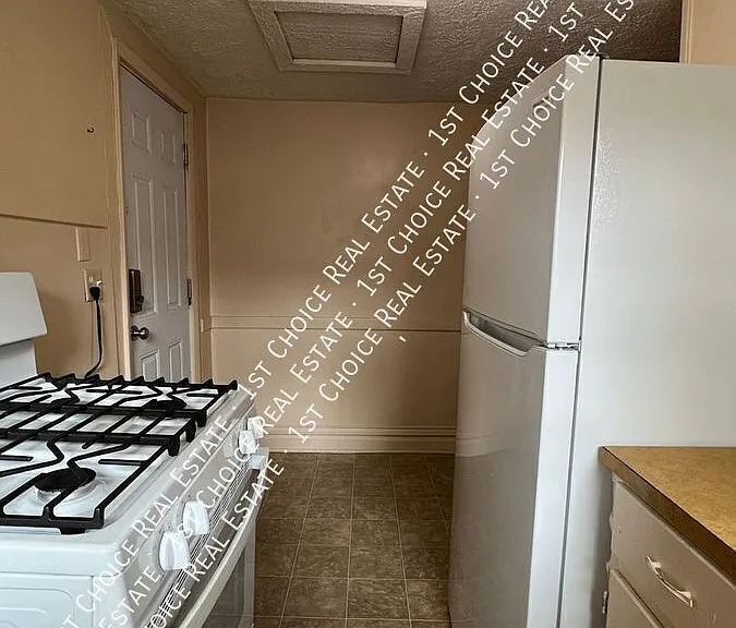 1021-2 N Walnut St — Photo 3