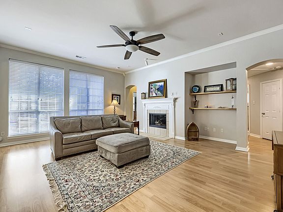 4th image of 2302 Hodges Pl