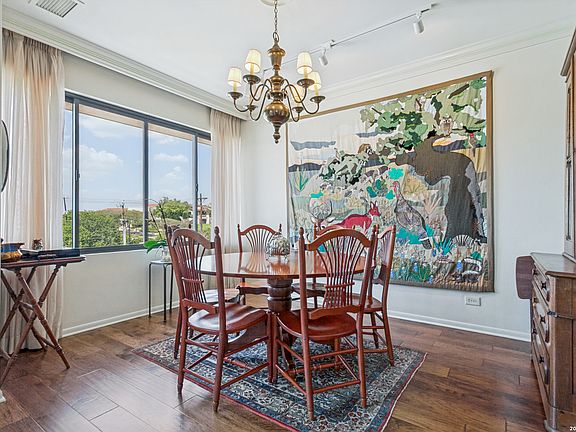 5th image of 4001 N NEW BRAUNFELS AVE #404