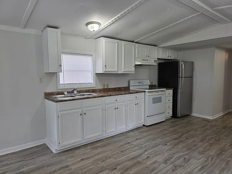 1133 Pickett Rd #6 — Photo 4
