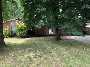 2857 N Susan Carol Ln, Fayetteville, AR 72703