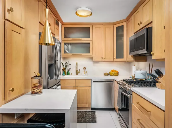 400 East 56th Street image 9 of 15