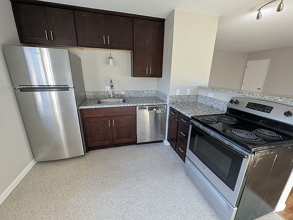 Roomy kitchen with lots of light