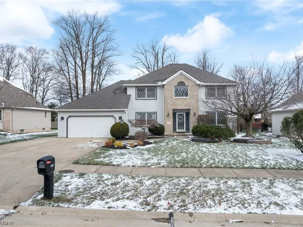 4469 Shelly Dr, Seven Hills, OH 44131