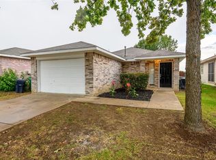 911 Savage Dr, Denton, TX 76207