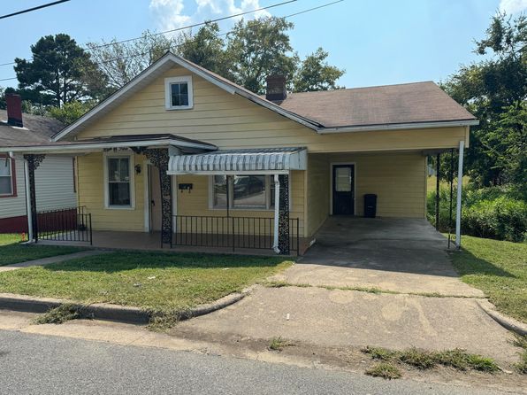 902 Cole St