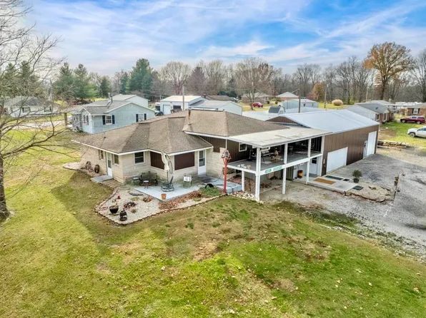 5230 W Bush Dr, Terre Haute, IN 47802