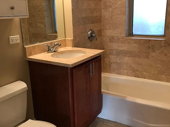 5th image of 1849 W Cornelia Ave #3F