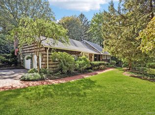 7 Maxwell Ct, Halesite, NY 11743