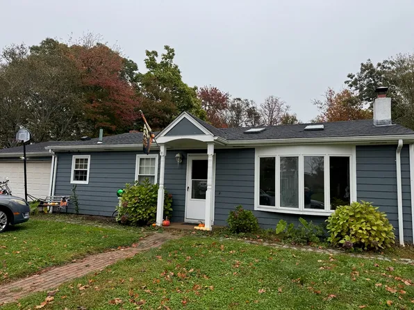 16 Robert St, Westport, MA 02790