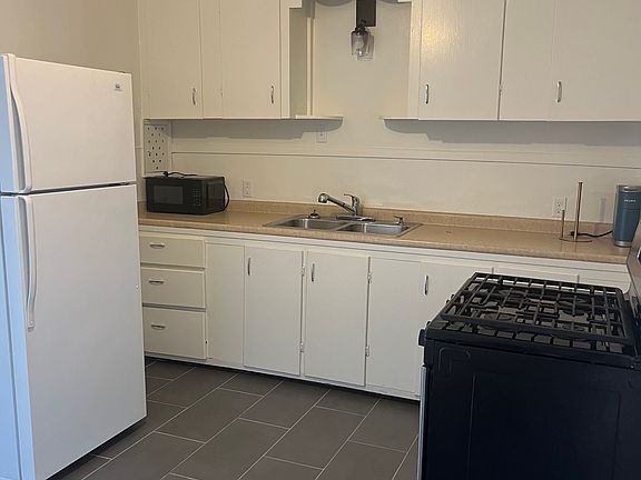 3rd image of 124 S Duncan St #1