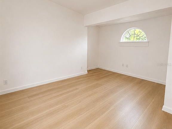 3rd image of 2827 S Park Ave