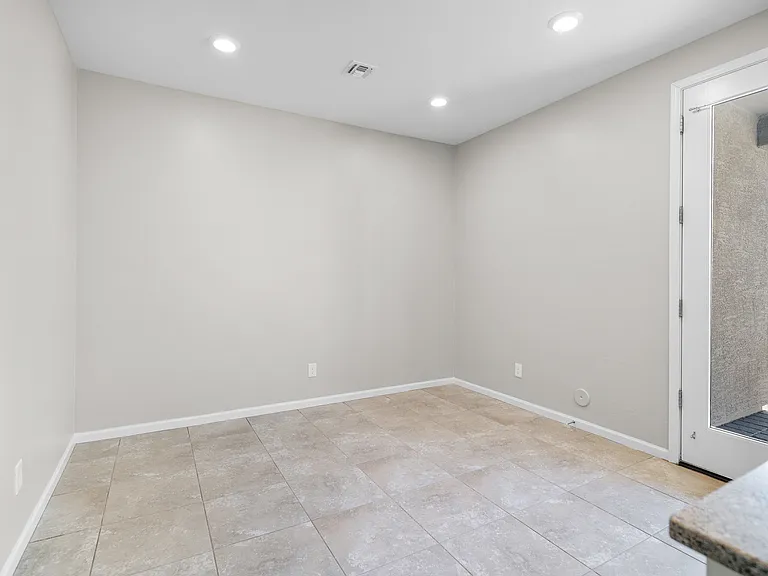 932 W Capulin Trl — Photo 13