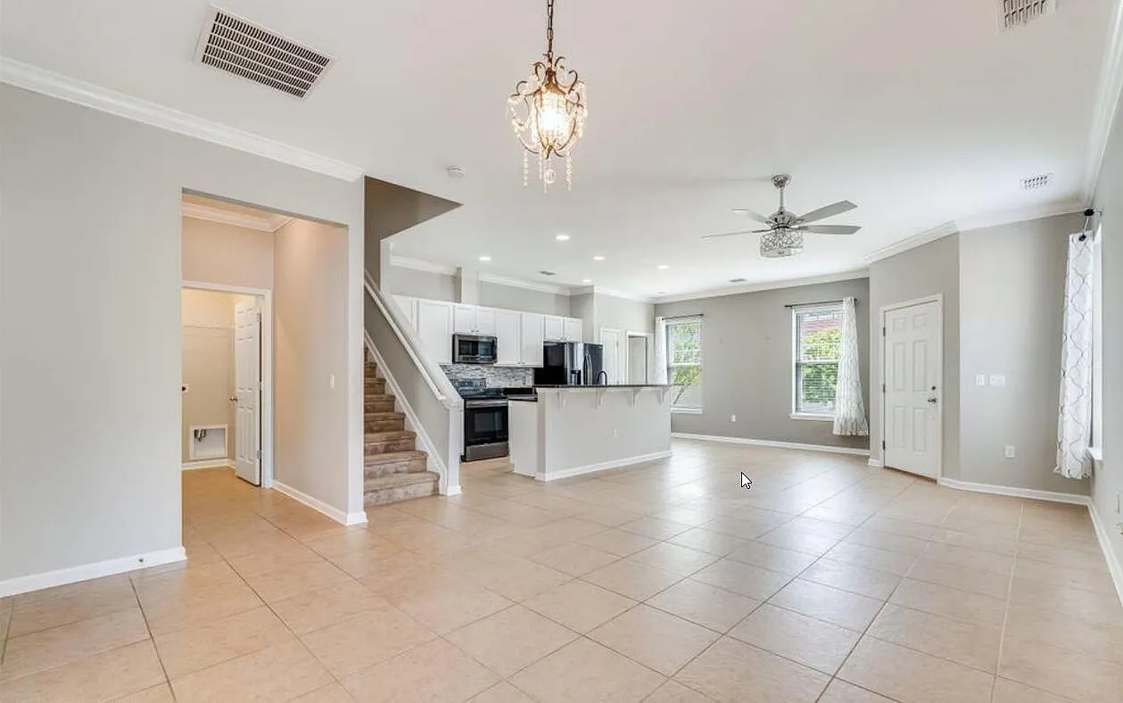 4 bed, 2128 sqft, $2,940 — Photo 3