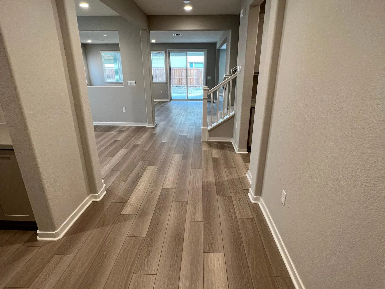 5 bed, 4.5 bath, 3572 sqft, $4,200 — Photo 2