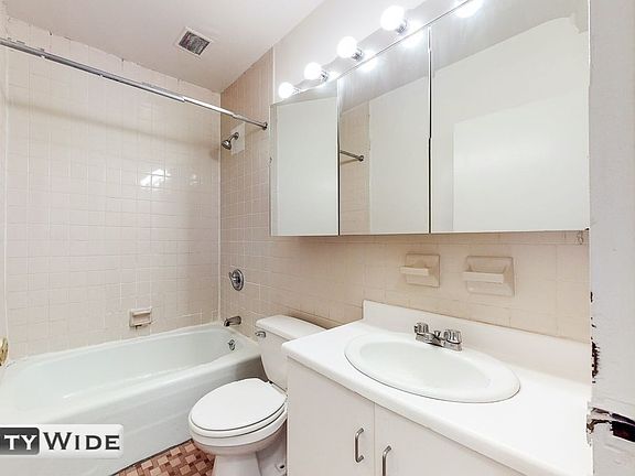 5th image of 221 E 33rd St #1FE