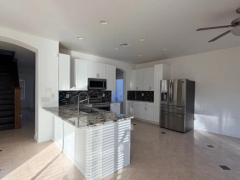 46149 W Guilder Ave — Photo 10
