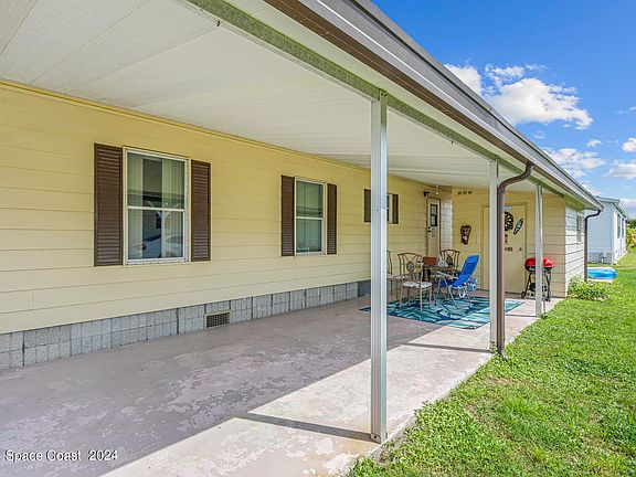 3rd image of 215 Kiwi Dr