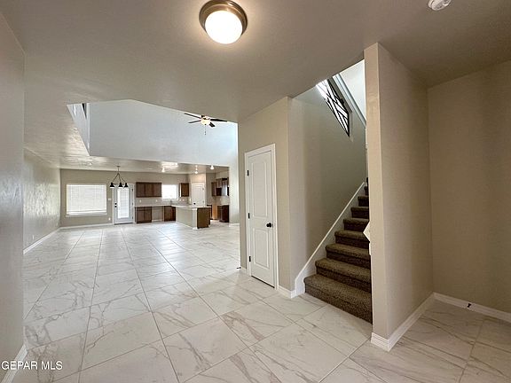 3rd image of 560 Logwood Ave