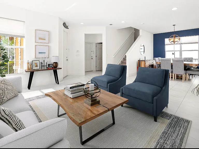 2011 NW Cataluna Cir — Photo 2