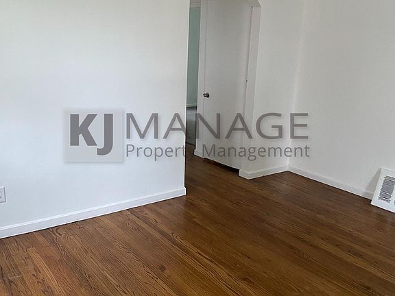 5th image of 2035 Cleveland Ave