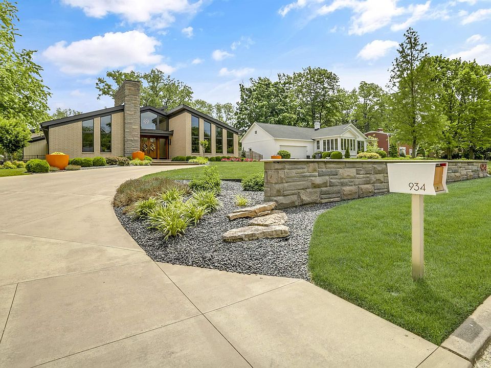 1st image of 934 Plaza Dr
