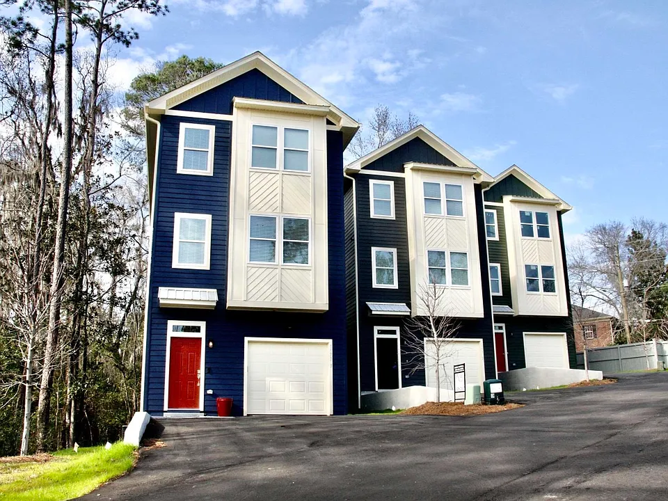 1577 Metropolitan Blvd #4