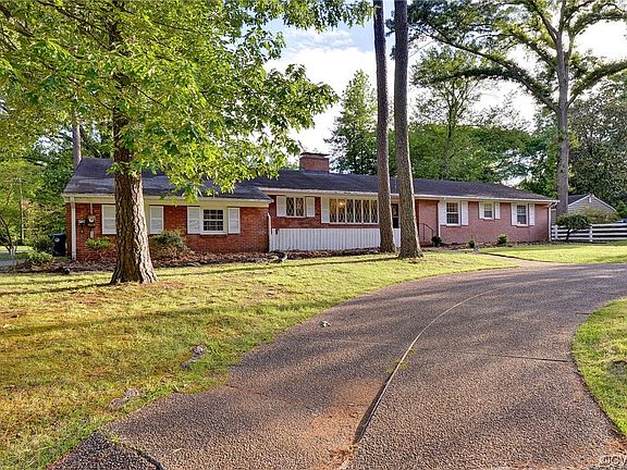 3rd image of 1 Cole Ln