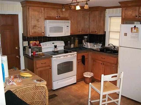 5th image of 325 Upland Ave