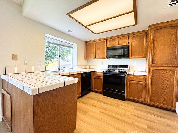 5th image of 208 Deborah Ct